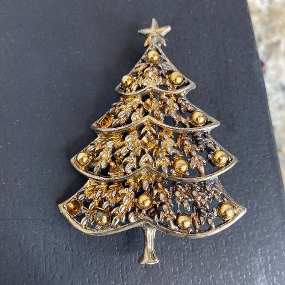 Holiday Winter Themed Pins Brooches  Get all three! - Picture 4 of 6